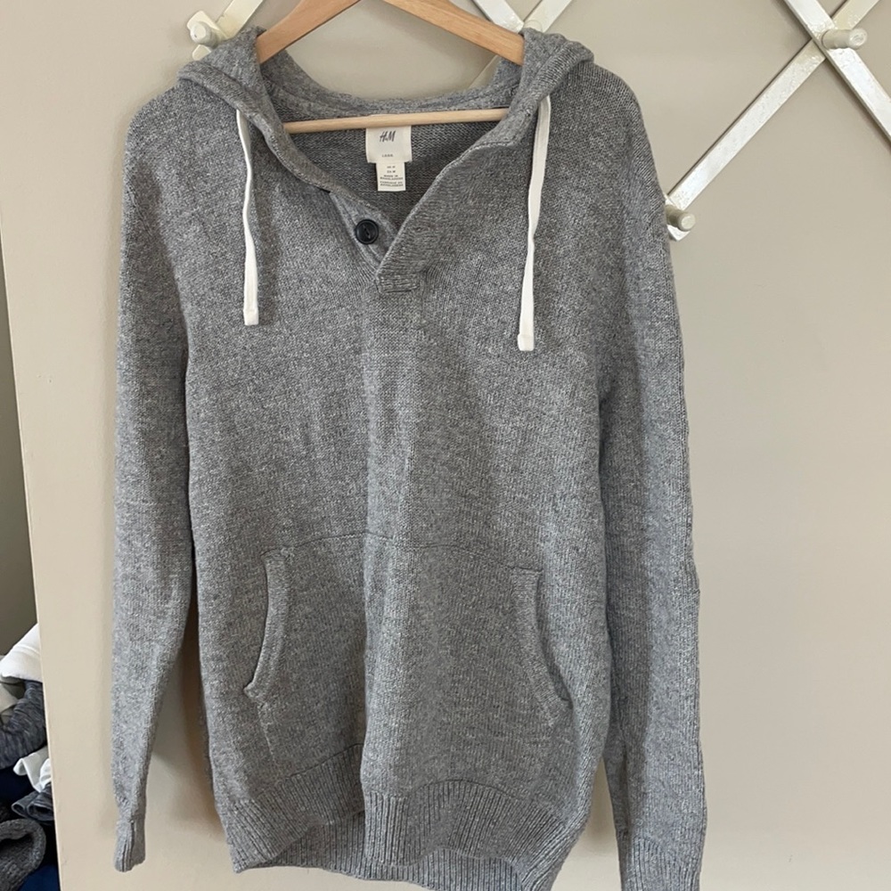 HM gray hooded sweater